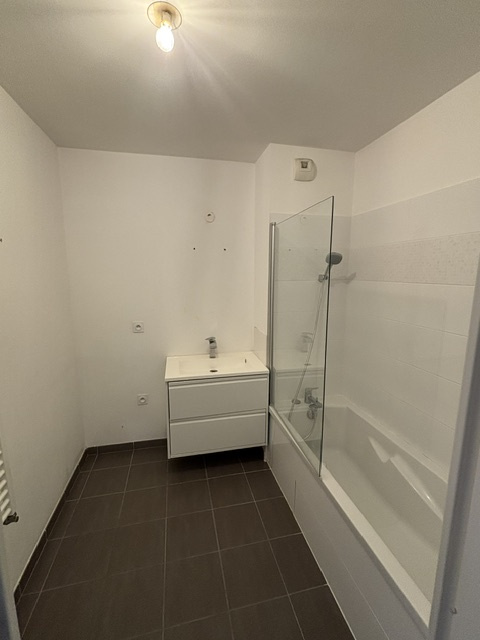 Photo du bien immobilier ancien Meyzieu Centre   T3 récent avec grand balcon et garage